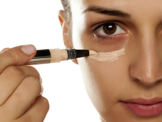 Corrector de ojeras en tuwa 