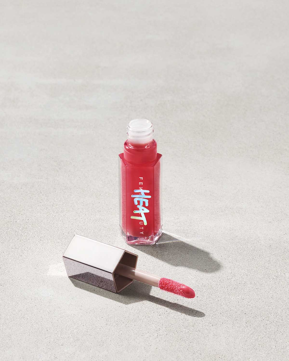 Brillo Gloss Bomb Heat Iluminador y Voluminizador Universal de Labios  Fenty Beauty By Rihanna El Brillo que Calienta el Juego